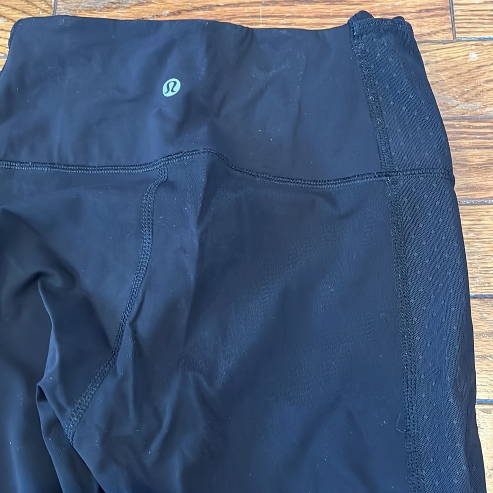 LULULEMON FULL LENGTH WUNDER UNDER LEGGINGS WITH POLKA DOT MESH SEAMS. - Picture 2 of 3